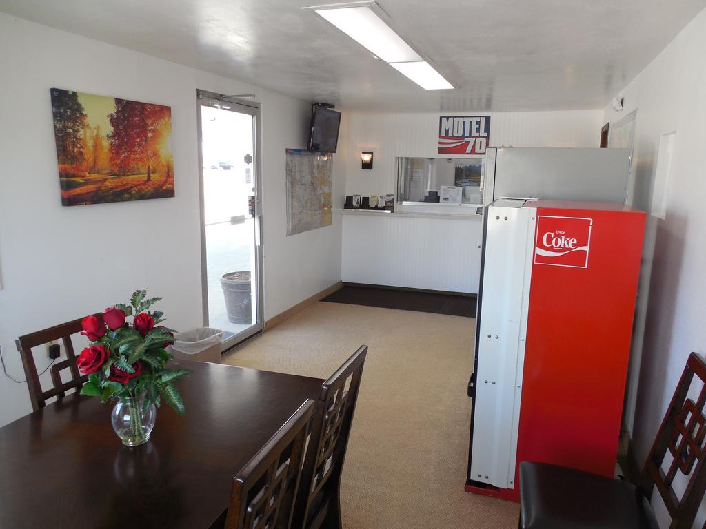 Motel 70 High Hill Bagian luar foto