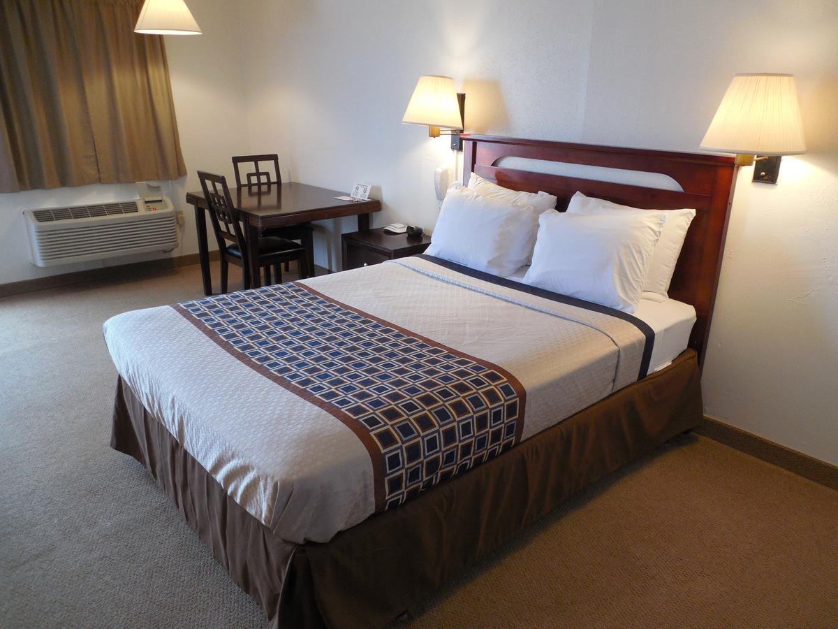 Motel 70 High Hill Bagian luar foto